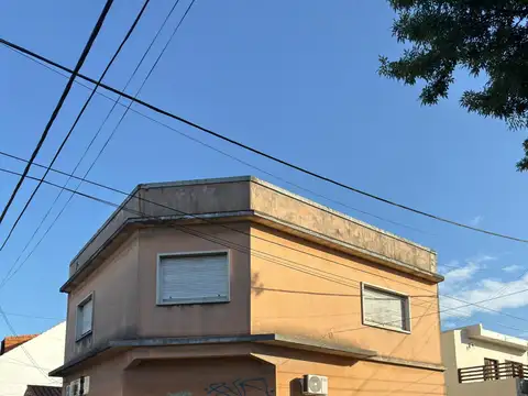 CASA EN VENTA EN PRIMER PISO CON LOCAL EN PLANTA BAJA