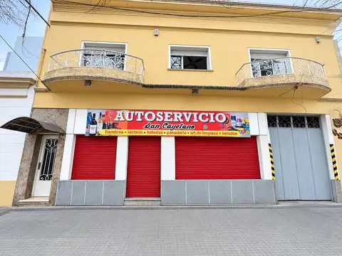 Casa mas local en venta en La Plata
