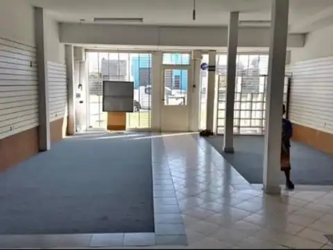 LOCAL SOBRE AVENIDA MÁS PH