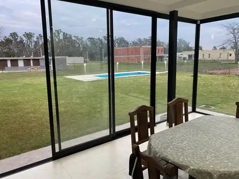 Casa - Venta - Argentina, City Bell -  Las Carolinas 467 y 138 lote 9