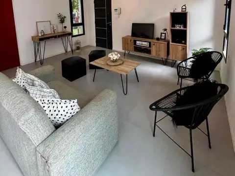 Casa 3 ambientes con 1 baño