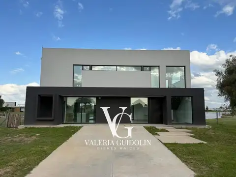 Casa a estrenar a la laguna