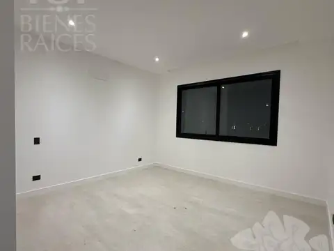 Casa 6 ambientes con 4 baños