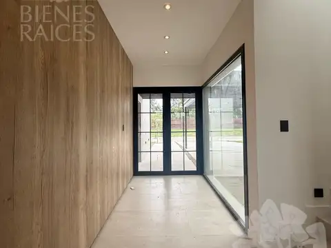 Casa en Venta en Laguna Grande, USD 649.000
