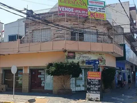Importante local esquina a Mts. del Shopping San Justo