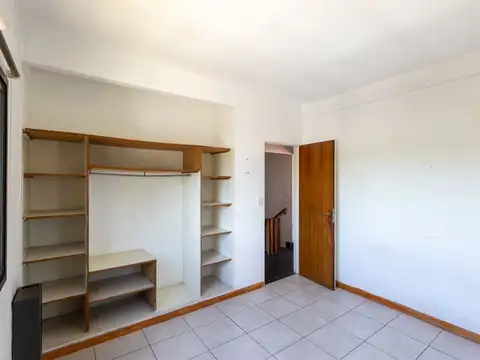 Casa 6 ambientes con 2 baños