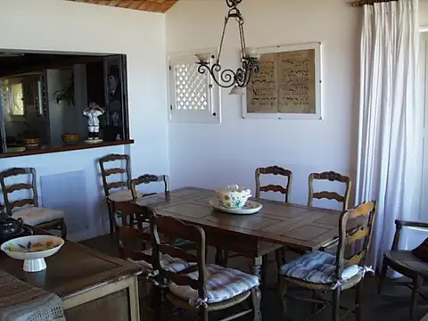 Casa 5 ambientes con 3 baños