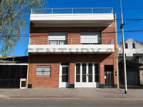 Venta Casa 5 Ambientes Caseros 325 m2 Oportunidad para Inversión o Vivienda