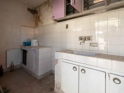 Casa en venta de 2 dormitorios a reciclar en F.L.B