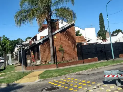 Zorroaquin   (esq Zufriategui) 100