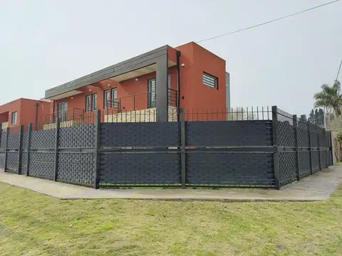 Casa 3 ambientes con 2 baños