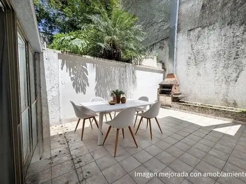 3 ambientes en PB con quincho, patio y parrilla 