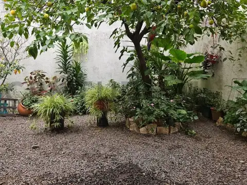 Casa Dúplex con cochera y jardín de 5 ambientes en Villa Maipú, San Martin