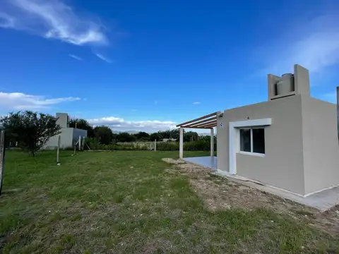CASA EN VENTA 2 DORM SANTA CRUZ DEL LAGO TANTI