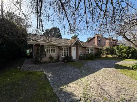 VENTA CASA 4 AMBIENTES CON PILETA - CLUB DE CAMPO PUEYRREDÓN
