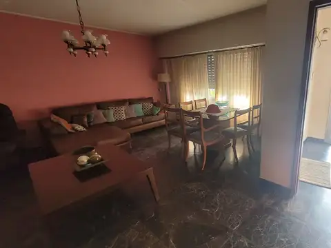 Depto Tipo Casa 8 ambientes con 2 baños