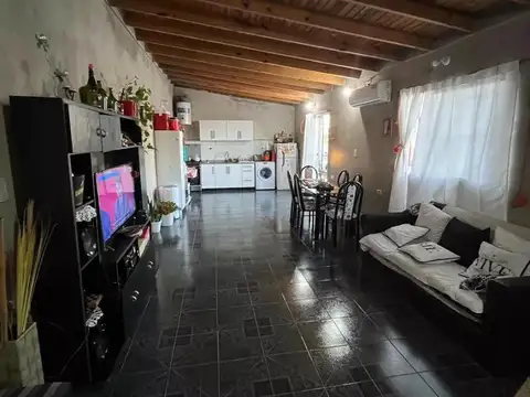 VENTA - CASA BLOCK 7 AMB - MULTIFAMILIAR- LOMAS DEL MIRADOR