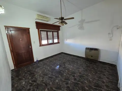 Casa en Alquiler en Banfield, $ 700.000