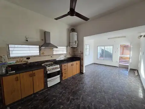 Casa 3 ambientes con 1 baño