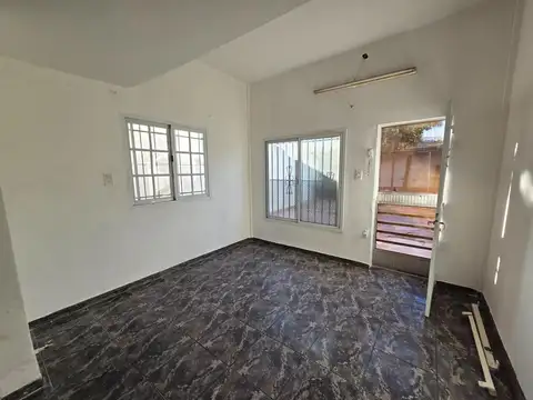 BUENA CASA 3 AMB, TIPO AMERICANA CON FONDO LIBRE! BANFIELD