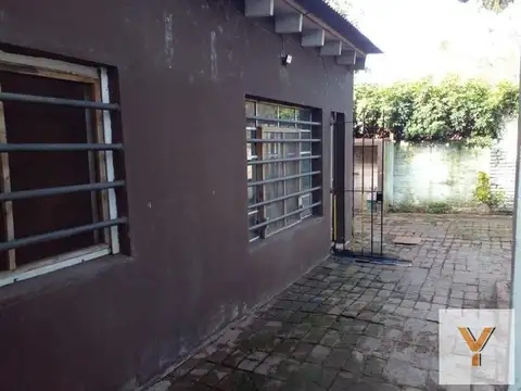 Casa 3 ambientes con 1 baño