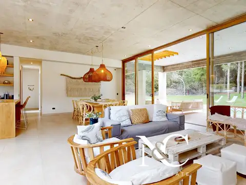 Casa en venta en Costa Esmeralda fondo libre al bosque