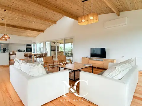 Casa 5 ambientes con 3 baños