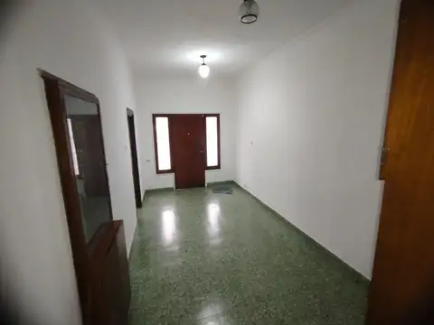 Casa en Alquiler con 2 cocheras