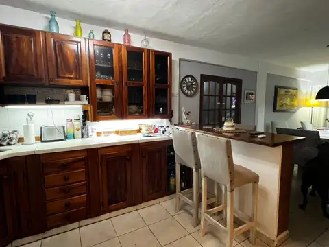 Casa 7 ambientes con 1 baño