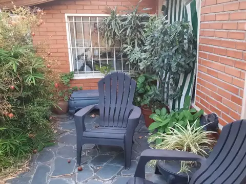 Venta Casa con jardin y parrilla, Apto crédito, en Caseros