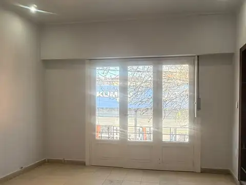 Casa en Alquiler con 1 cochera