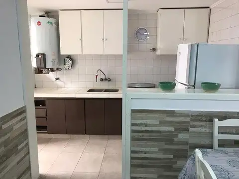 PH en zona céntrica, tres dormitorios, baño, living, cocina y lavadero, todo reciclado 