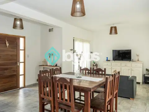 Casa en Venta con 2 cocheras