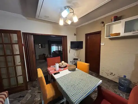 Casa 5 ambientes con 4 baños