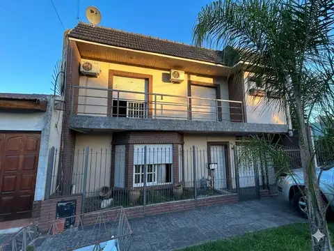 VENTA CASA 5 AMBIENTES EN VILLA LUZURIAGA