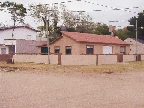 Casa en venta - 2 dormitorios 2 baños - 500mts2 - Las Toninas