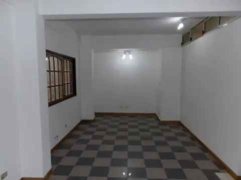 Oficina en Venta en Villa Luzuriaga, USD 240.000