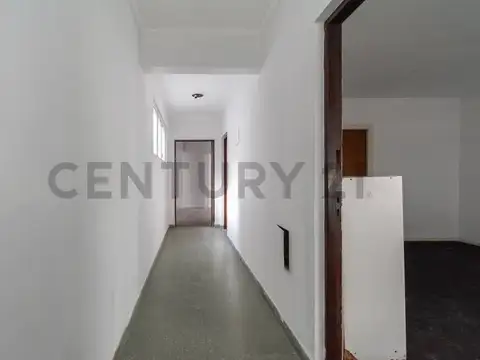 Oficina 5 ambientes con 2 baños