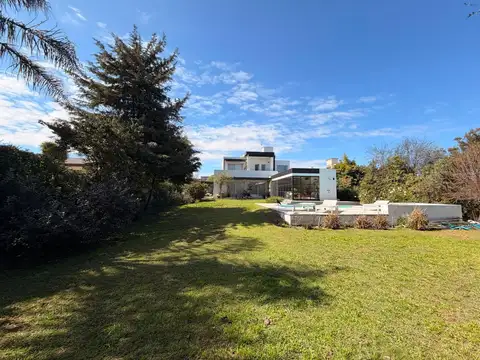 Espectacular Casa a la Venta! Chacras de la Villa!