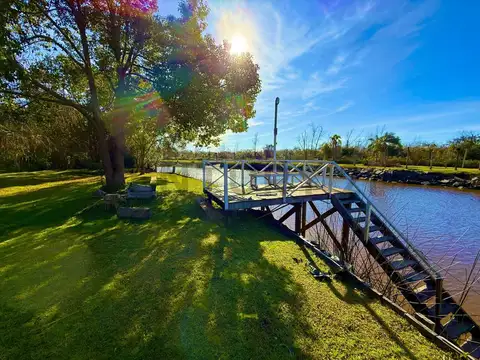 VENTA CASA ARROYO LEBER Y PARANA DELTA TIGRE  1 SECCION 40MTS FRENTE