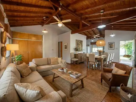 VENTA CASA 3 AMB JARDIN COCHERA UDAONDO PERMUTA