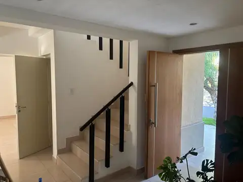 Casa 7 ambientes con 3 baños
