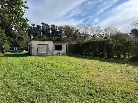 VENTA LOTE CON CASA A DEMOLER Y PILETA A REFACCIONAR - CON ESCRITURA - EN RODRIGUEZ