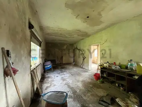 Azucena Maizani 100, Piso 0