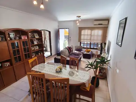 Depto Tipo Casa en Venta con 1 cocheras