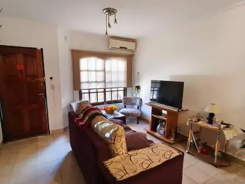 Depto Tipo Casa 3 ambientes con 2 baños