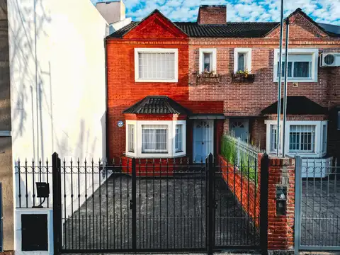 Departamento 3 ambientes en venta en lujan centro con patio y cochera apto credito