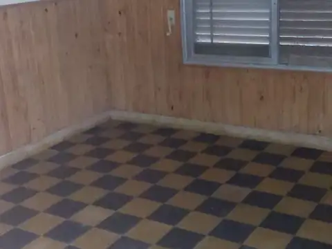 Casa 5 ambientes con 1 baño