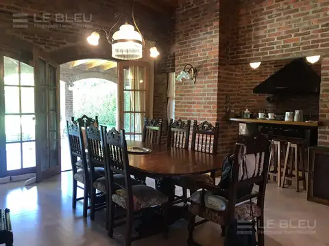 Casa en Venta con 1 cochera