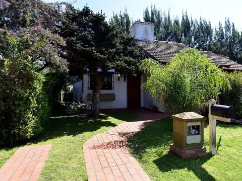 Casa en venta en Country Banco Provincia.